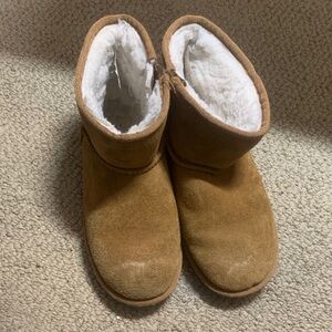 Cozy Tan Suede Boots with White Lining